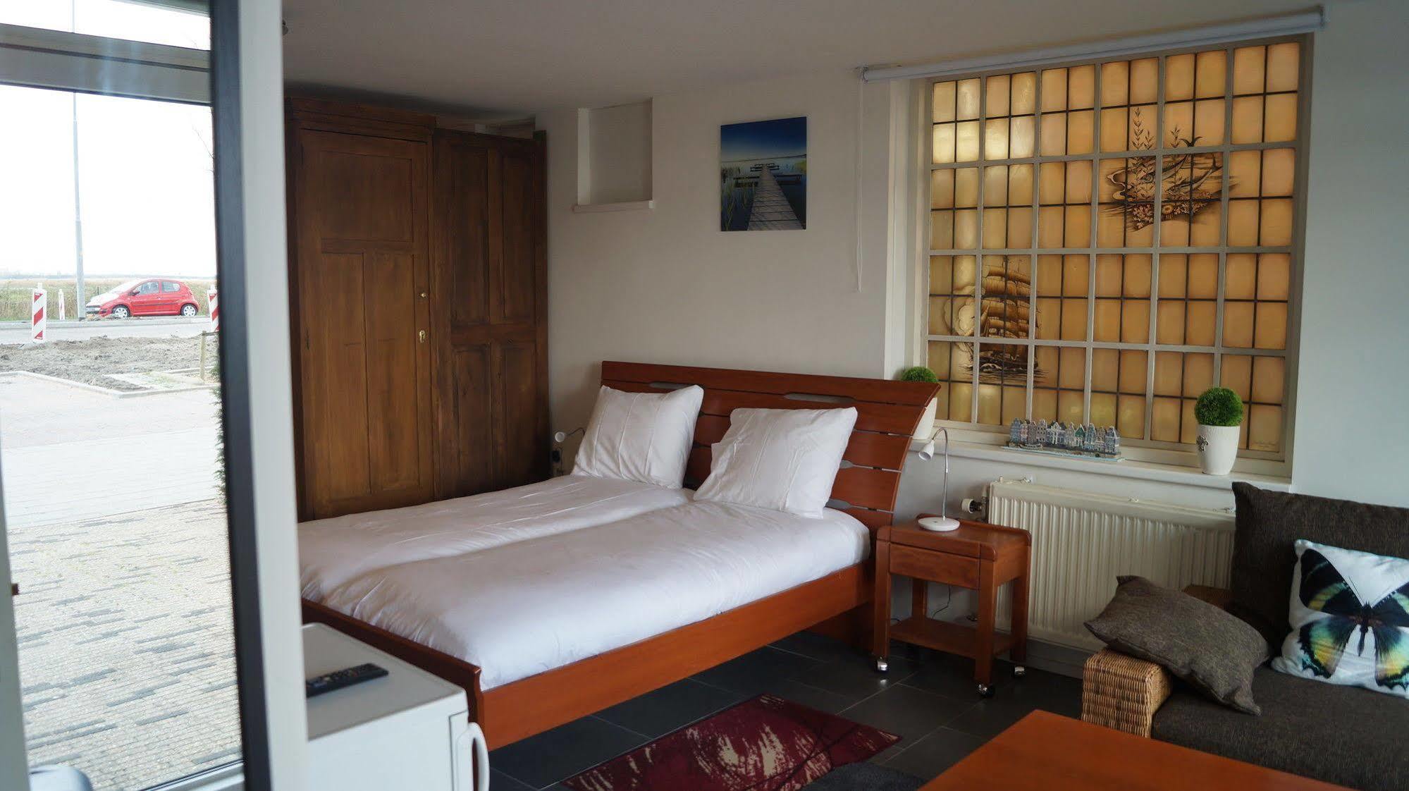 Budget Hotel De Witte Hoeck Amsterdam วอร์เมอร์เวียร์ ภายนอก รูปภาพ