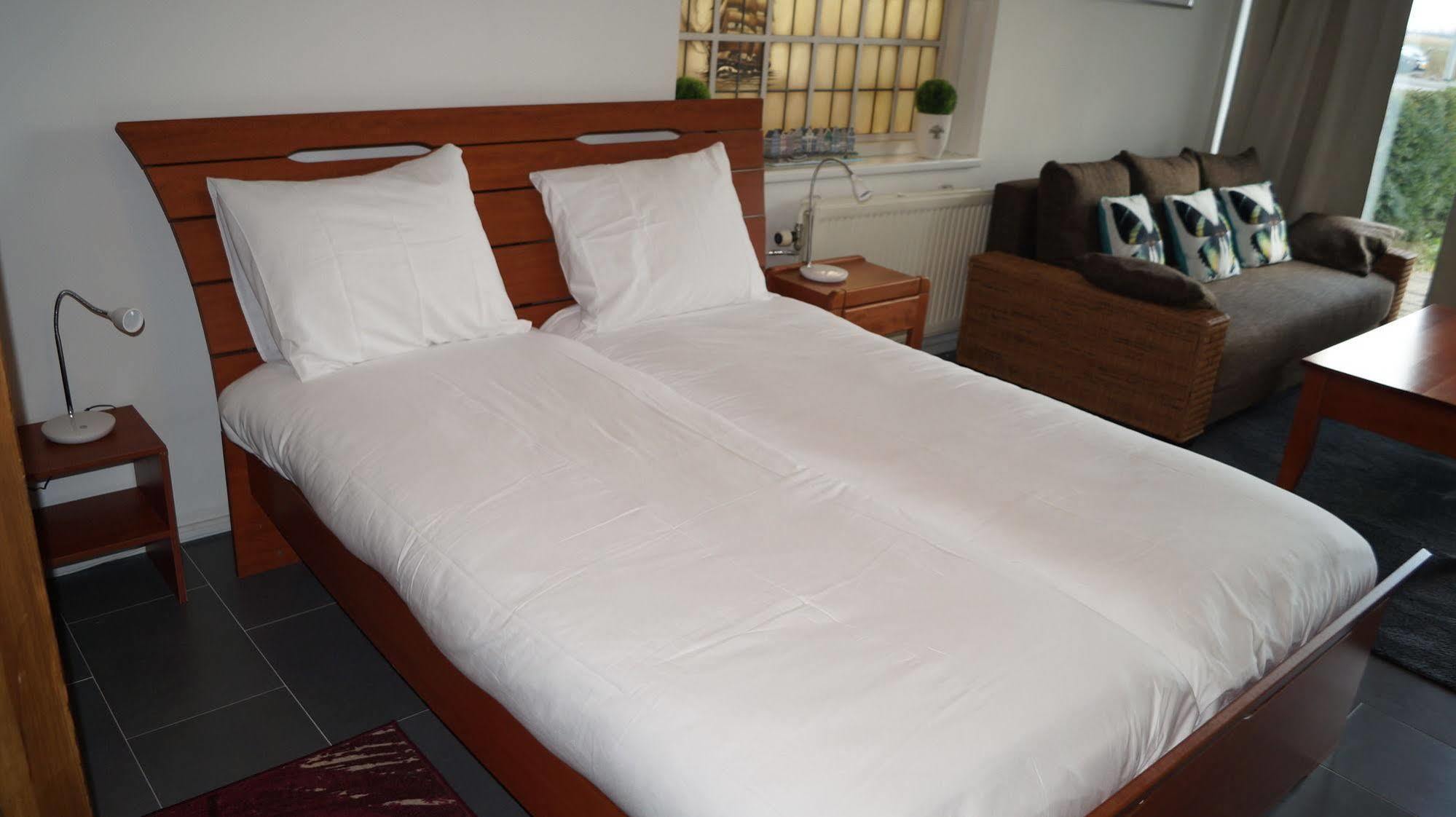 Budget Hotel De Witte Hoeck Amsterdam วอร์เมอร์เวียร์ ภายนอก รูปภาพ