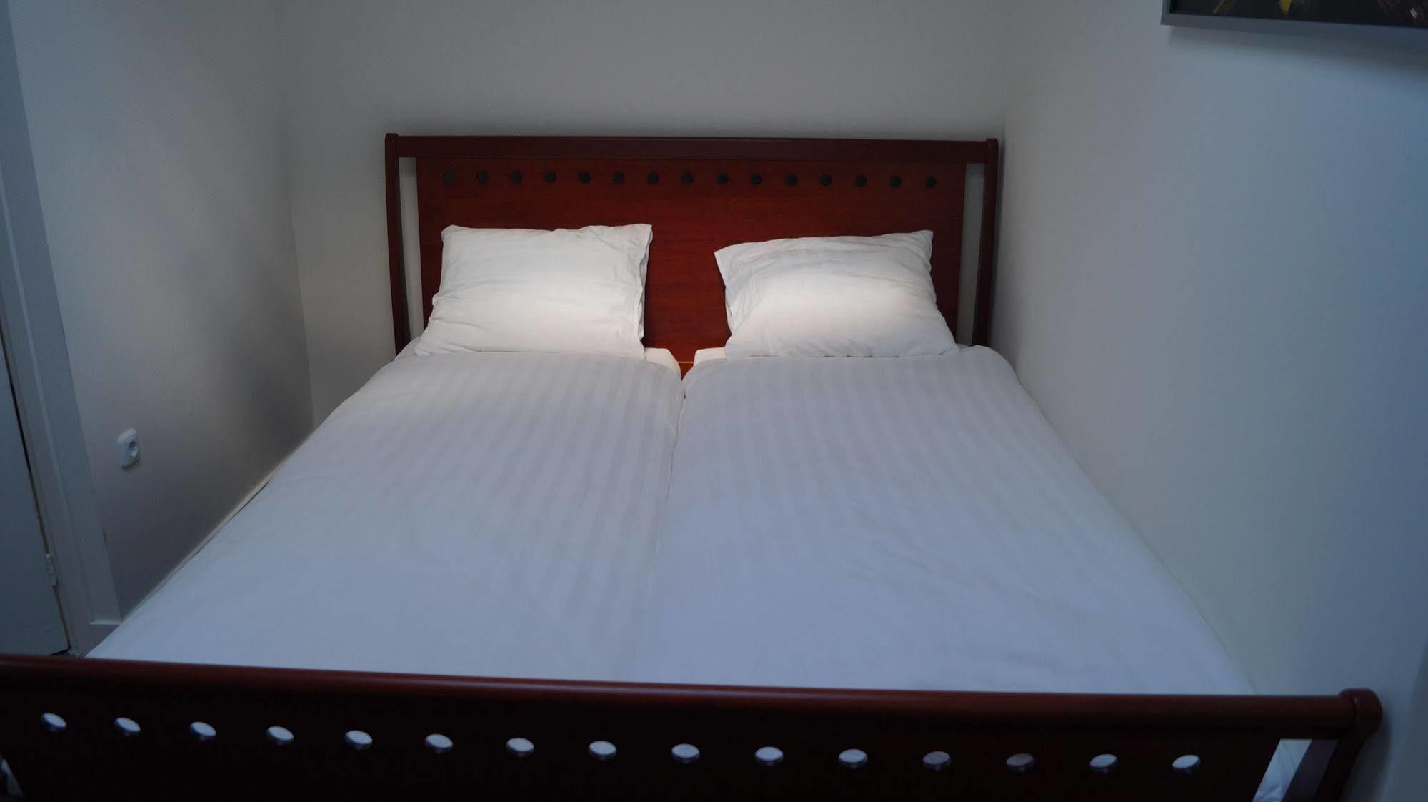 Budget Hotel De Witte Hoeck Amsterdam วอร์เมอร์เวียร์ ภายนอก รูปภาพ