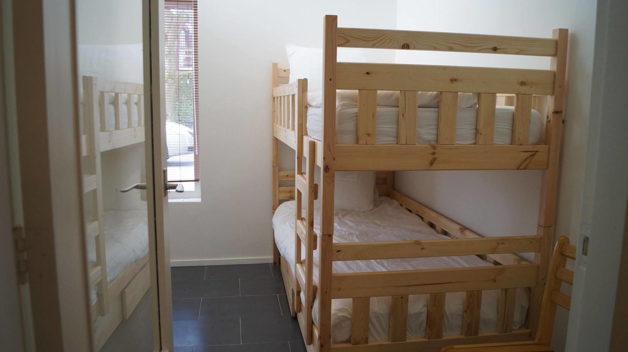 Budget Hotel De Witte Hoeck Amsterdam วอร์เมอร์เวียร์ ภายนอก รูปภาพ